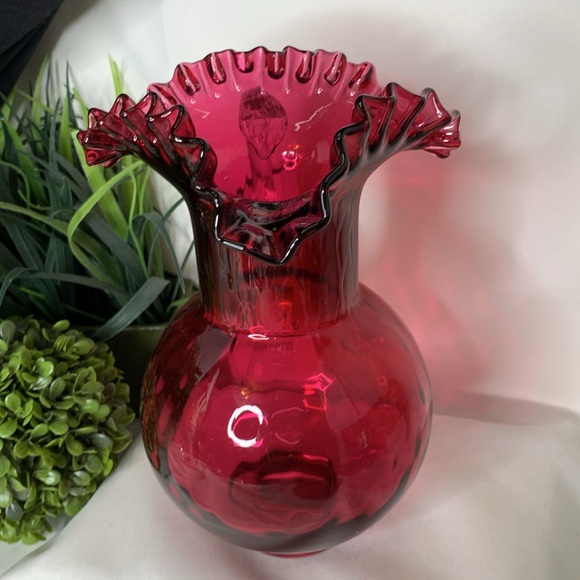 Large Fenton cranberry swirl ruffled optic glass pitcher - Picture 2 of 11